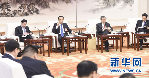 李克強分別參加云南、山西代表團審議 強調(diào)不斷提高城鄉(xiāng)居民生活水平