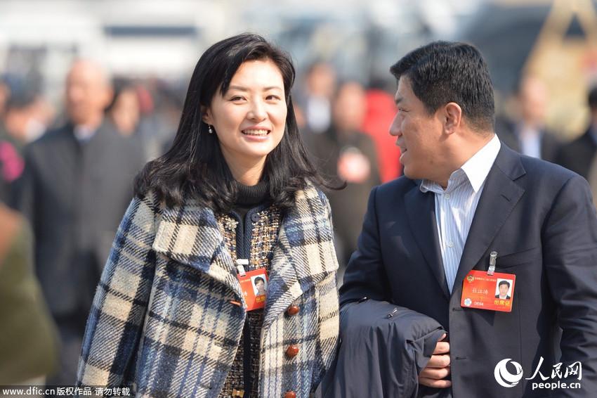 盤點兩會上的央視女主播：周濤笑容很迷人