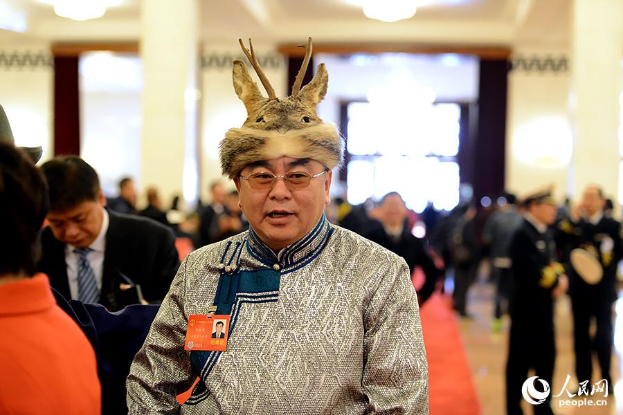 2014兩會:少數民族代表委員的特色帽飾