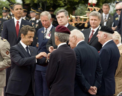 圖：法美舉行儀式紀(jì)念盟軍諾曼底登陸65周年