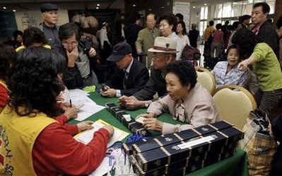 韓國離散家屬赴朝見親人 半世紀(jì)多相思得償激動(dòng)萬分