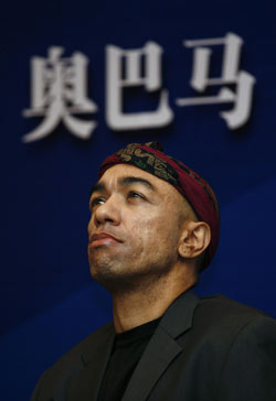 奧巴馬弟弟出書(shū)揭露家庭暴力 要帶中國(guó)媳婦見(jiàn)哥哥