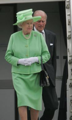 英反恐系統(tǒng)升級 女王出入境也要接受檢查奧巴馬也不例外