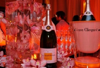 隨沉船海中冷藏兩世紀(jì) 國禮香檳重見天日再吐芬芳