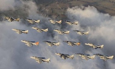 最后一次翱翔藍(lán)天 英國皇家空軍鷂式戰(zhàn)機(jī)退役