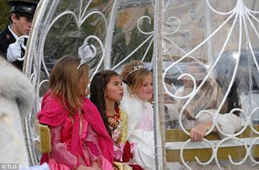 為幫6歲女兒圓公主夢(mèng) 美夫婦花3.2萬(wàn)美元辦生日宴