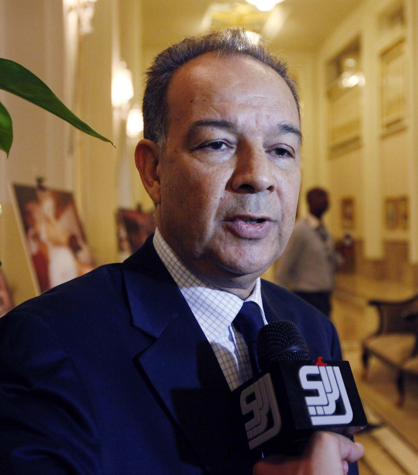 利比亞國家電視臺遭轟炸 反對派因尤尼斯之死要進(jìn)行內(nèi)部整編