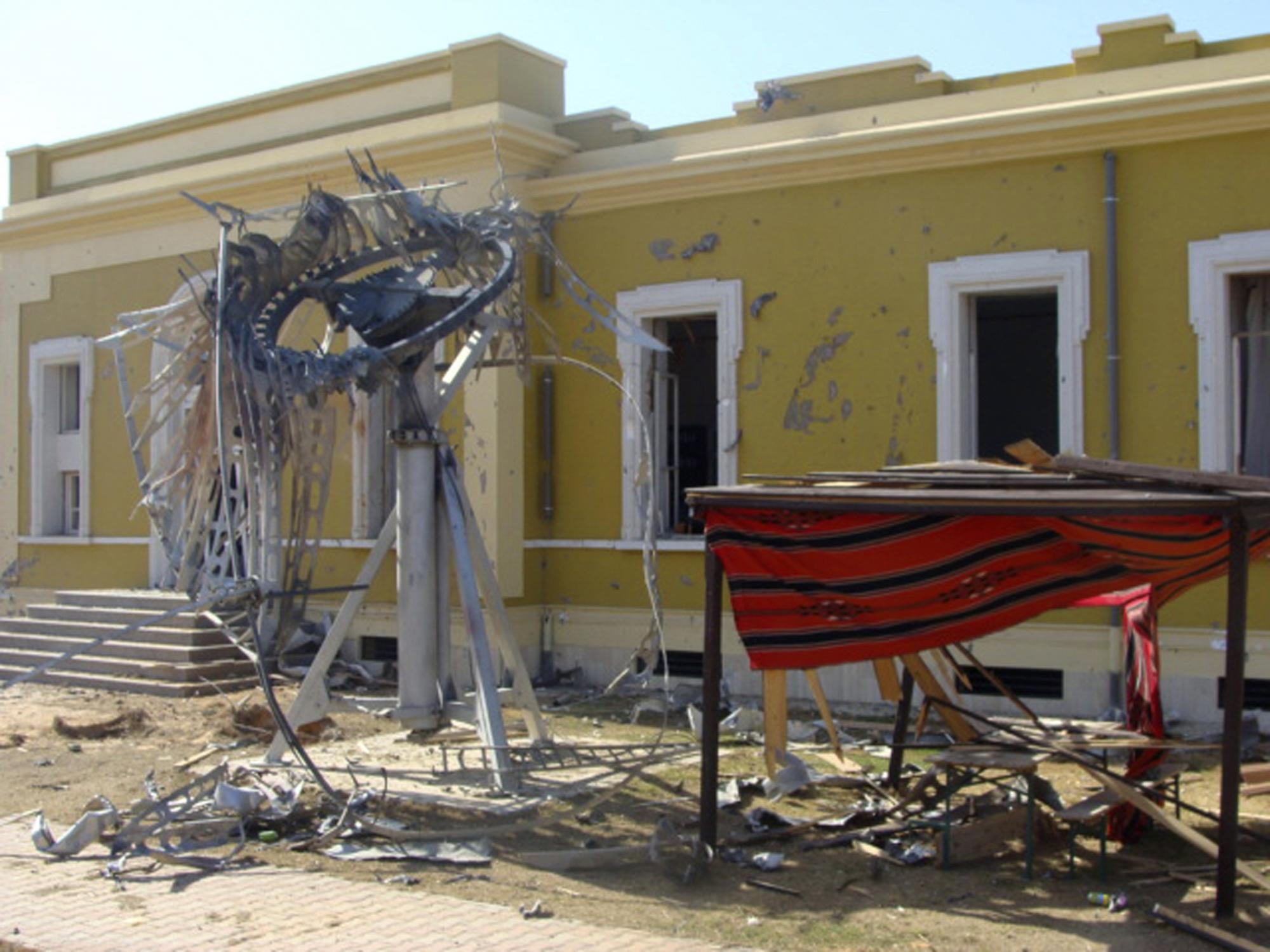 利比亞國家電視臺遭轟炸 反對派因尤尼斯之死要進行內部整編