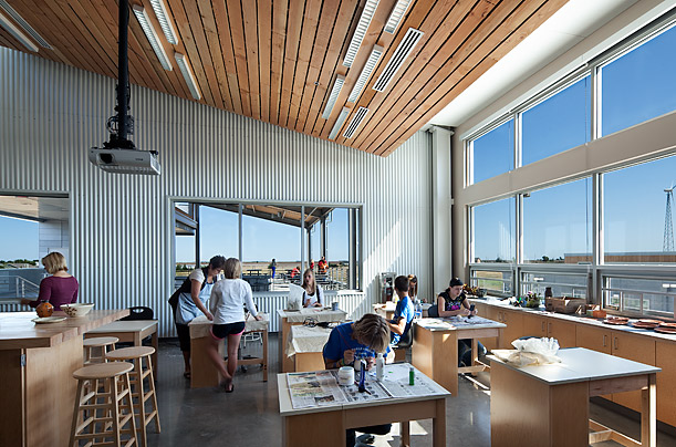 美國評(píng)出2011年最佳綠色建筑 “內(nèi)外兼修”利用可再生能源