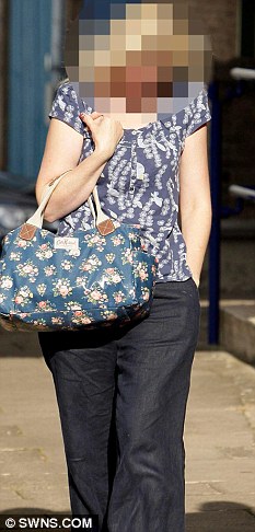 英國財(cái)迷媽謊稱兒子患癌騙錢 美國惡毒母逼親子睡棺材