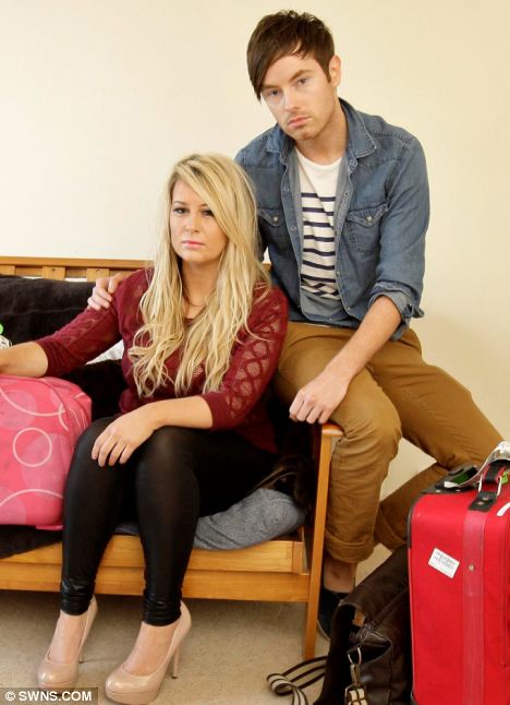 微博發(fā)言要慎重！兩英國(guó)人因不當(dāng)言論招致美警方問(wèn)詢遣返