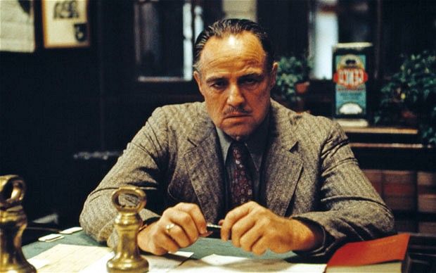 意黑手黨模仿《教父》情節(jié)威脅反對(duì)者 將血豬頭放家門口