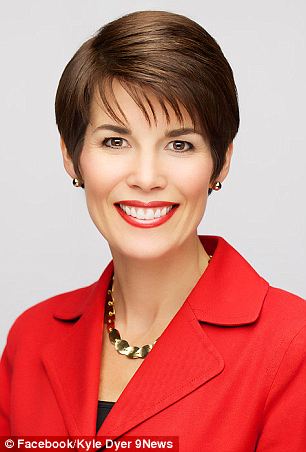 美國(guó)女主持直播中“采訪”烈犬嘉賓 被咬傷嘴唇送醫(yī)院