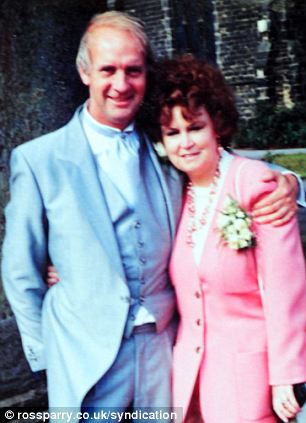 一張情人節(jié)賀卡使用34年 英國老夫婦只愿“深情依舊”