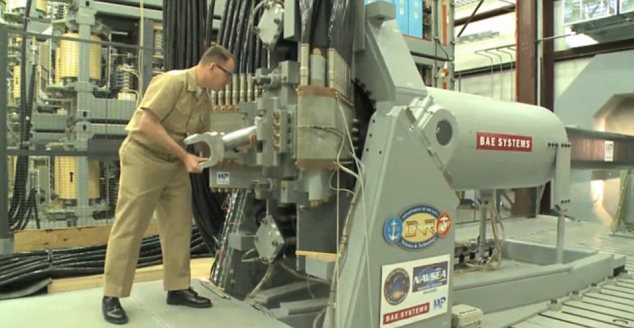 美海軍研發(fā)電磁軌道炮威力大 射程161公里、速度是聲速7倍