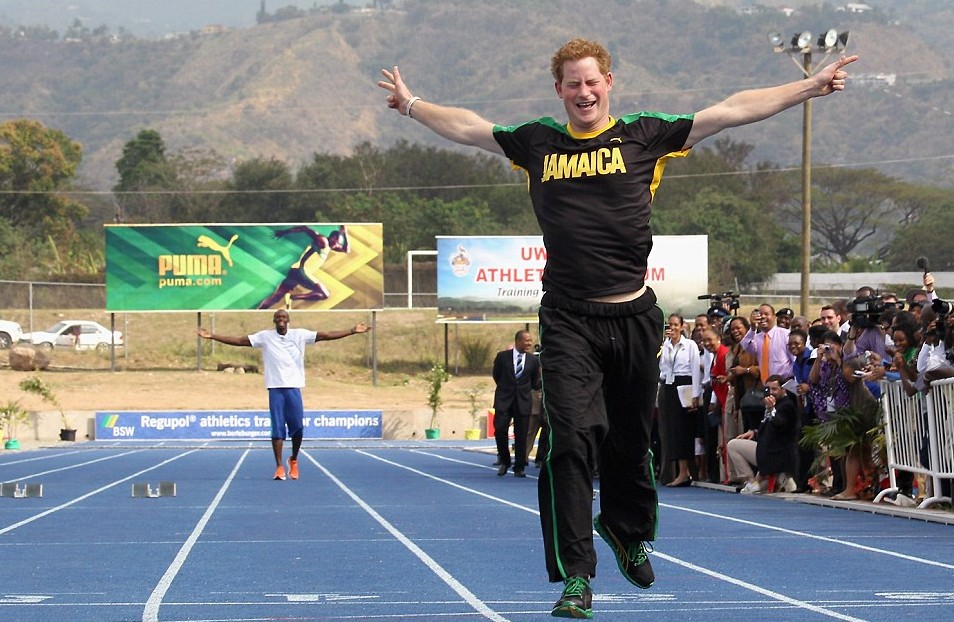 哈里王子在牙買(mǎi)加耍賴 靠搶跑“戰(zhàn)勝”飛人博爾特