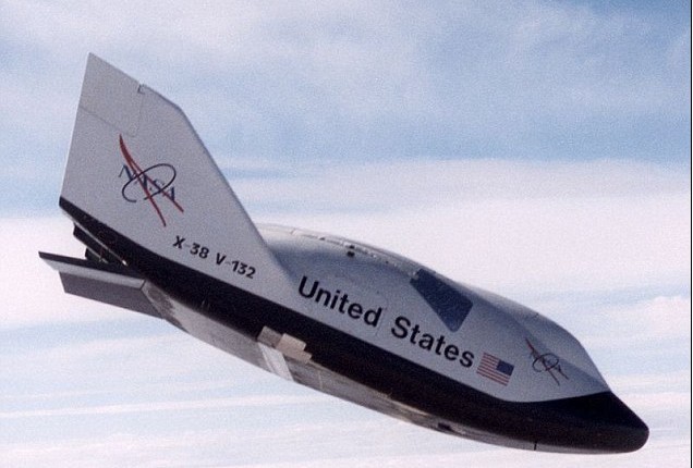 國際空間站遭遇太空碎片威脅 宇航員逃生艙內(nèi)避難