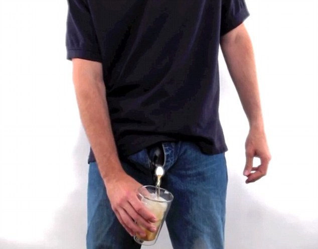 美公司研發(fā)搞怪“褲襠啤酒器” 只要不怕尷尬可隨時(shí)飲酒