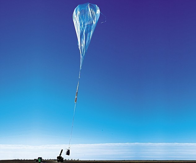 跳傘狂人挑戰(zhàn)3.65萬米高空跳傘 下降速度將超音速