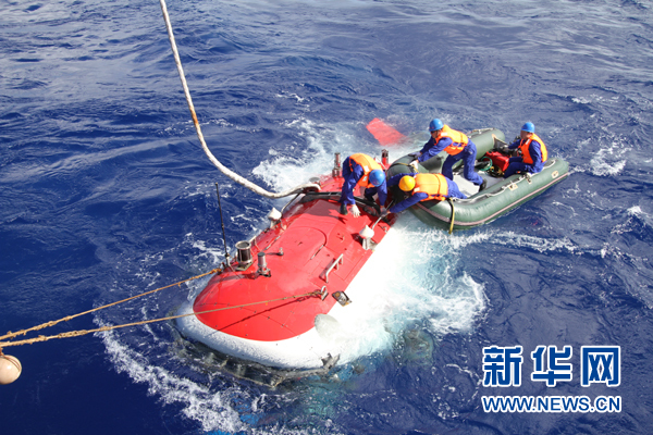 “蛟龍”下潛6671米 創(chuàng)我國載人深潛紀(jì)錄