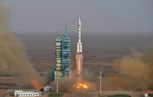 神舟九號飛船發(fā)射成功