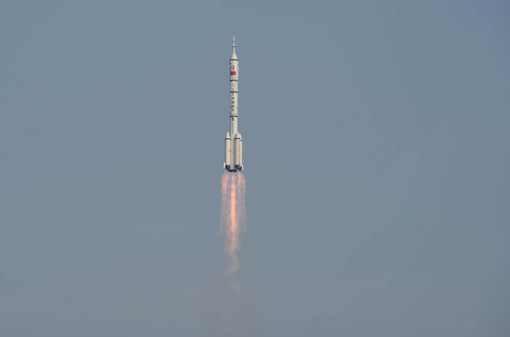 神舟九號飛船發(fā)射成功