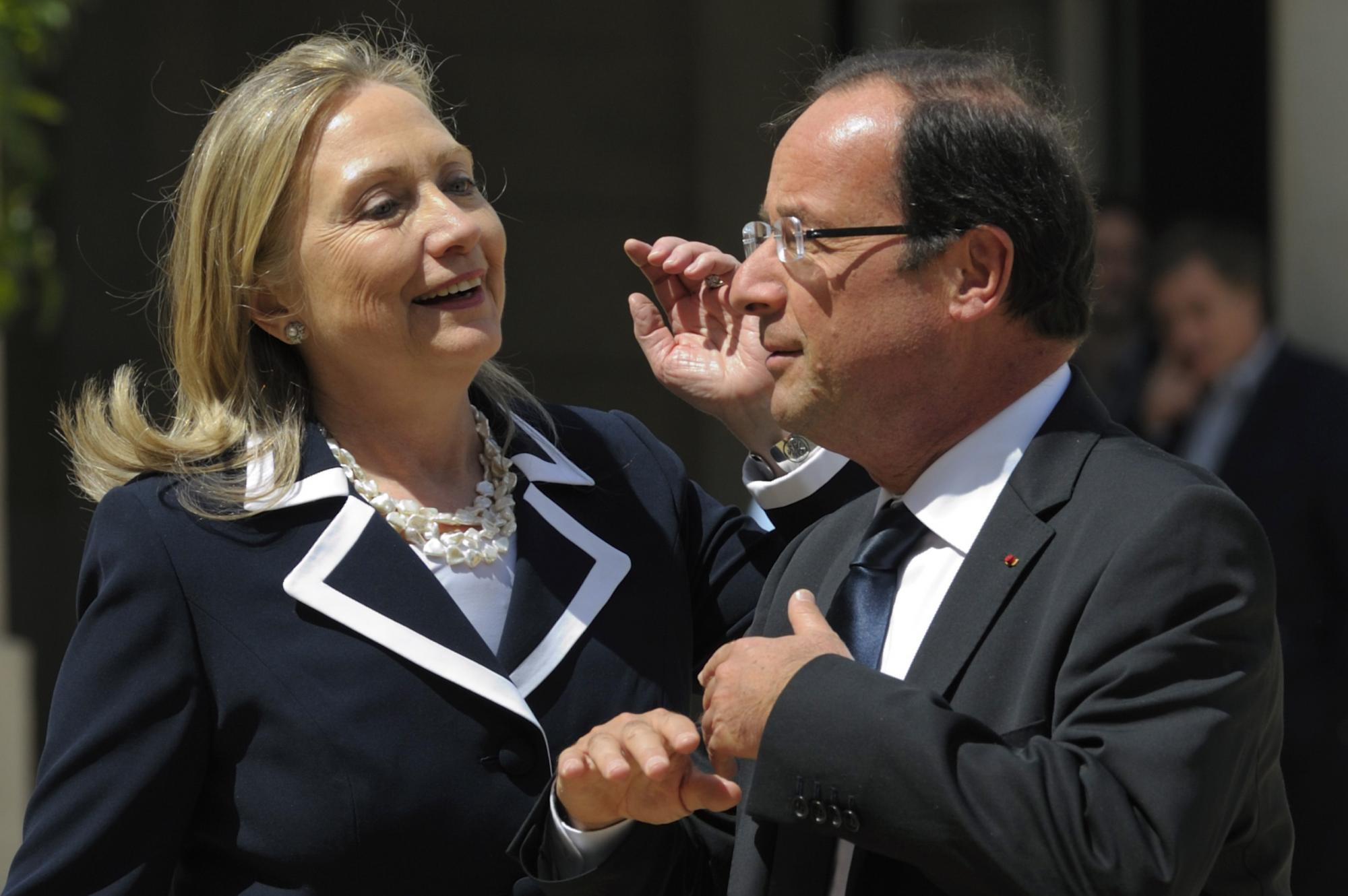 希拉里被指與奧朗德發(fā)展“關系特殊”