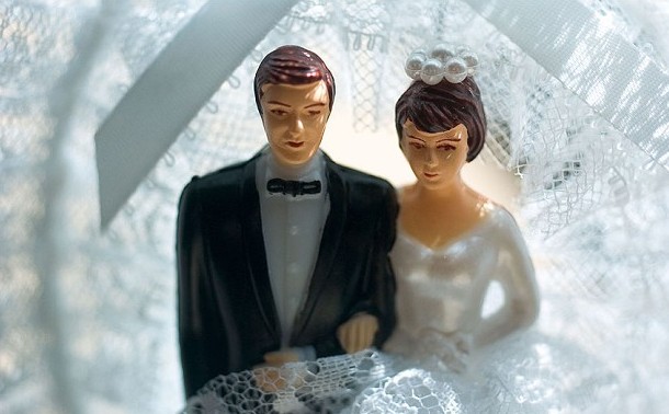 英國(guó)提高非歐盟配偶移民門(mén)坎 巴基斯坦裔迎來(lái)結(jié)婚潮