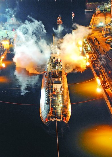 美國(guó)海軍造船廠(chǎng)一雇員為提前下班 竟兩次火燒核潛艇