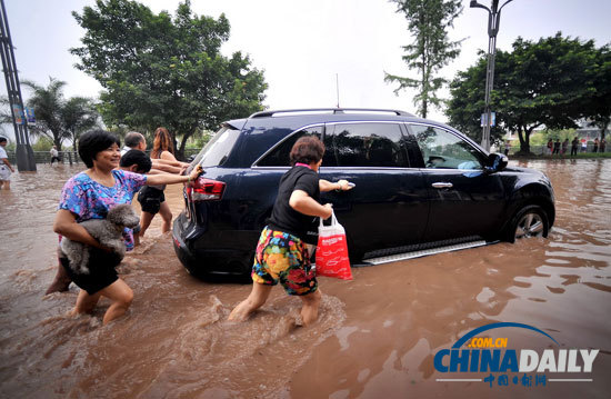重慶30年最大洪峰通過主城