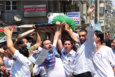 敘利亞反對(duì)派要求武器援助 多國(guó)關(guān)閉使館撤僑民