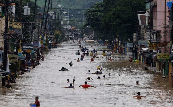 “?？?#8221;致菲律賓首都暴雨肆虐 逾六成城區(qū)被淹百萬余人受災(zāi)