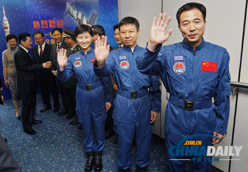 天宮一號與神舟九號載人交會對接任務(wù)代表團(tuán)抵港