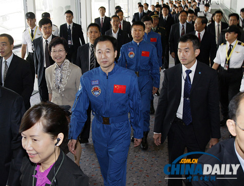 天宮一號與神舟九號載人交會對接任務(wù)代表團抵港