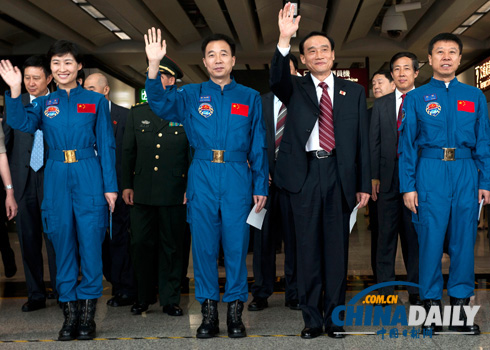 天宮一號與神舟九號載人交會(huì)對接任務(wù)代表團(tuán)抵港