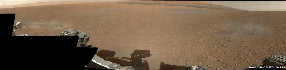 “好奇”號(hào)發(fā)回首張全景彩照 黑白照片對(duì)比后有驚奇發(fā)現(xiàn)