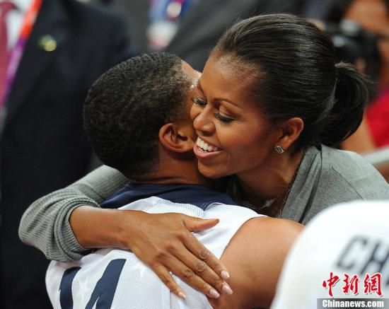 圖：美國第一夫人成奧巴馬頭號(hào)助選戰(zhàn)將