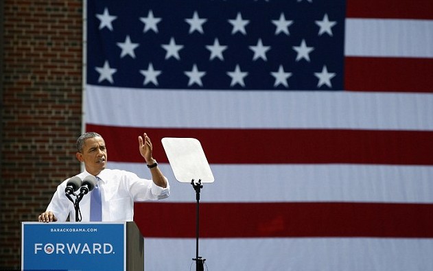 奧巴馬照片角度尷尬被諷“光說(shuō)不練” 克林頓和NBA球星助選