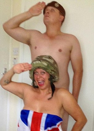 社交網(wǎng)站團(tuán)體力挺哈里王子 上萬成員全體“裸拍”