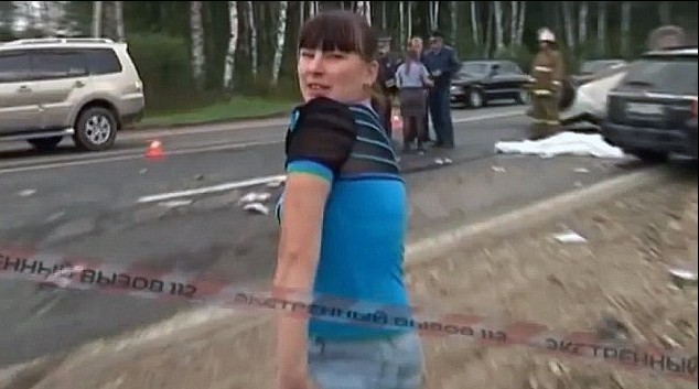 俄醉酒女子車禍遇難者尸體旁歡樂起舞 網(wǎng)友憤怒指其無恥