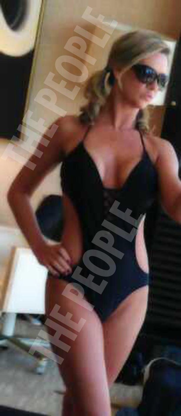 哈里裸體派對(duì)新爆料:鋼管舞娘與王子臥室激吻20分鐘