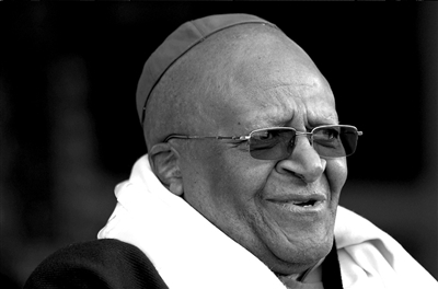 南非前大主教發(fā)文稱(chēng)布萊爾布什發(fā)動(dòng)伊戰(zhàn)應(yīng)受審