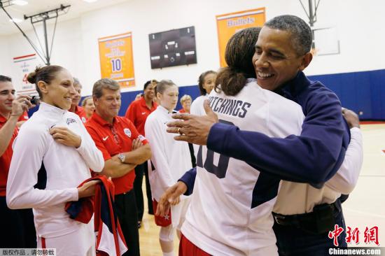 奧巴馬為黑人歌手主辦音樂節(jié) 拍錄像并借機拉票