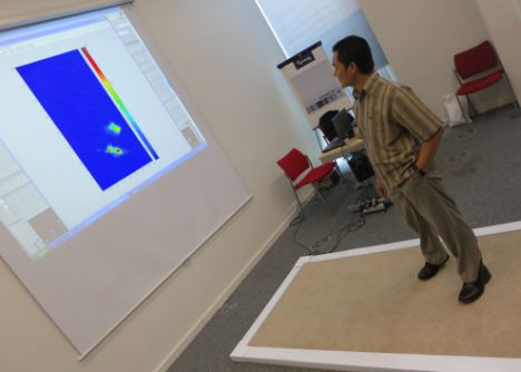 英科學家發(fā)明“魔法地毯” 含光學纖維可防老年人摔倒