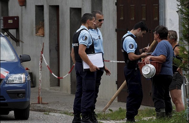 法國(guó)景區(qū)爆滅門(mén)案 英國(guó)3名自駕游客遇難8歲女孩垂危