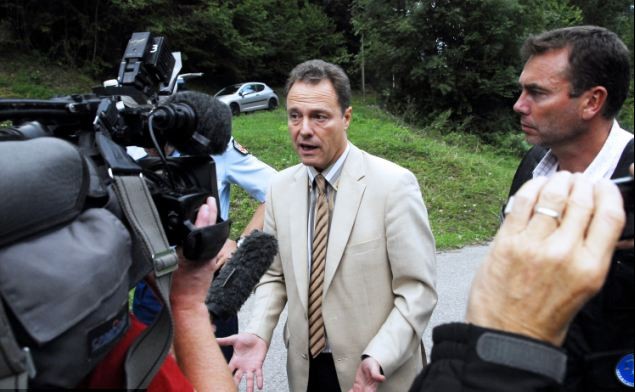 法國(guó)景區(qū)爆滅門(mén)案 英國(guó)3名自駕游客遇難8歲女孩垂危