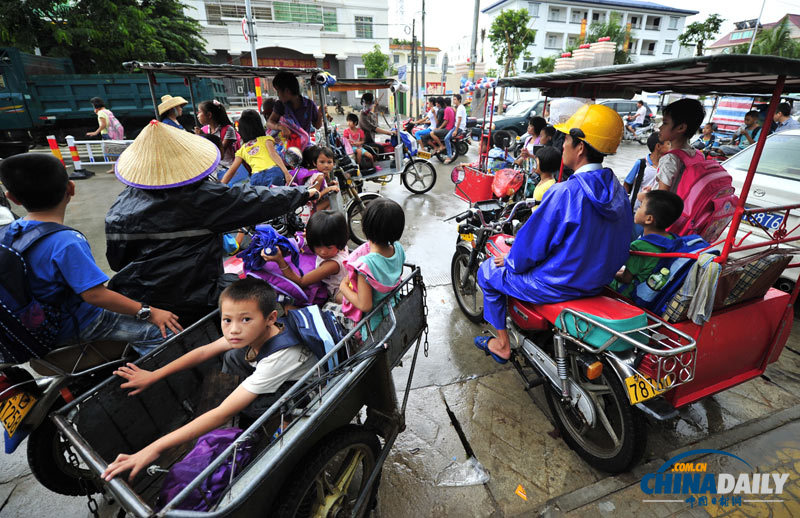 海南樂東：改裝三輪“校車”安全堪憂