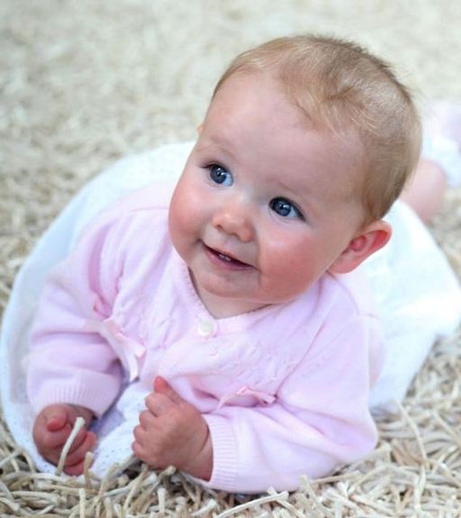 英國(guó)“半心”女?huà)牖贾旅忍煨呐K病 數(shù)月未治療奇跡存活