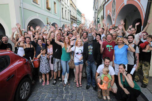 捷克另類藝術(shù)家擬競(jìng)選總統(tǒng) 刺青覆蓋身體90%面積