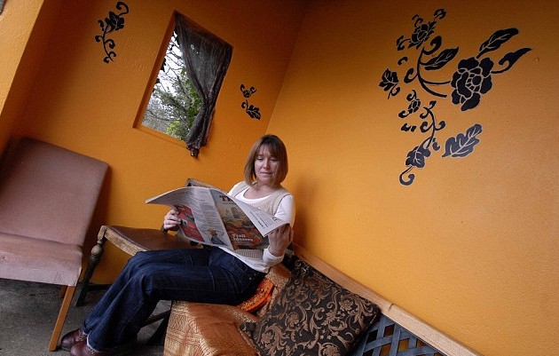 英國(guó)鄉(xiāng)村最美公交站臺(tái) 每年變換主題溫馨可愛(ài)